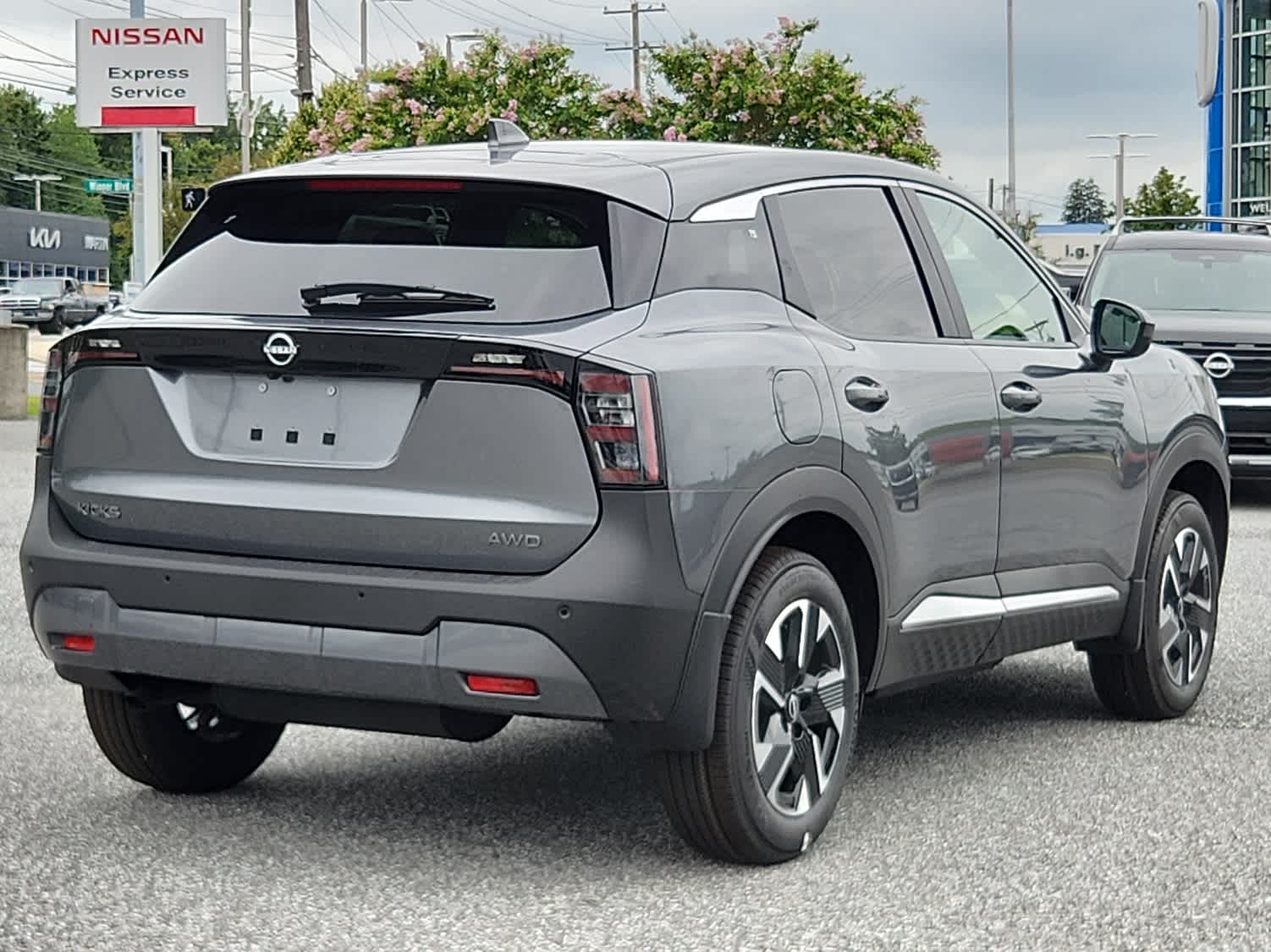 2025 Nissan Kicks SV photo 2
