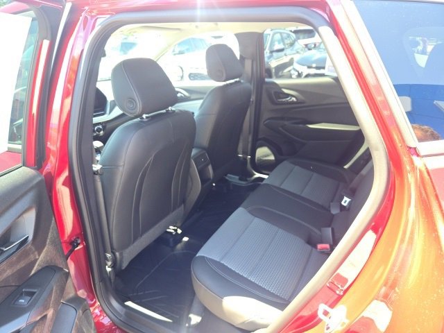 2025 Chevrolet Trax LT photo 25