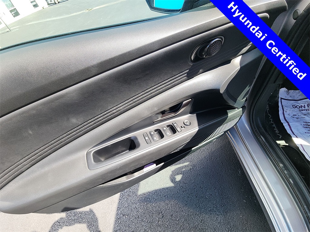 2025 Hyundai Elantra SEL Sport photo 12