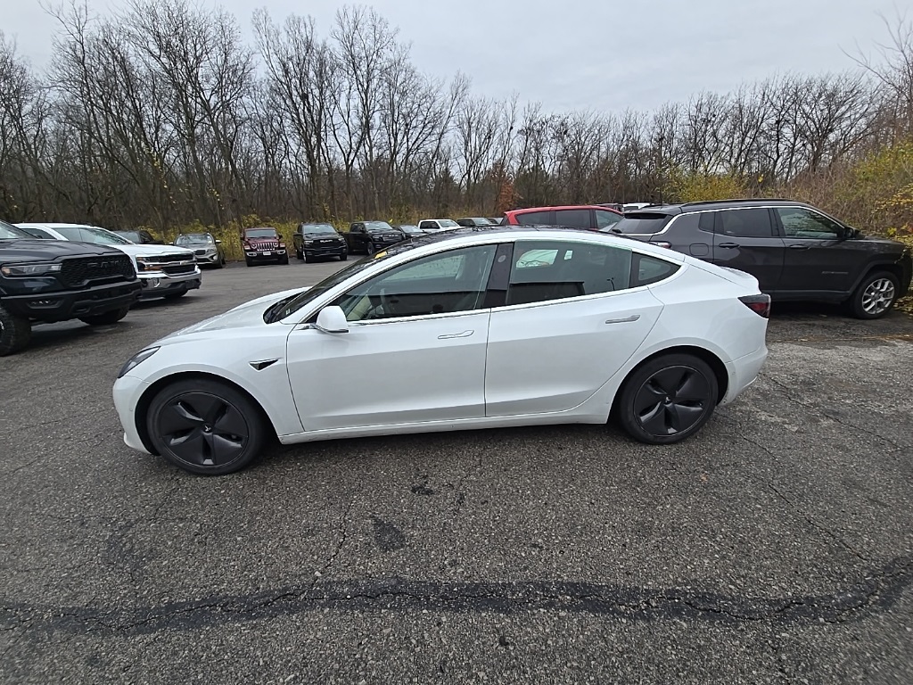 2020 Tesla Model 3 Standard Range Plus photo 3
