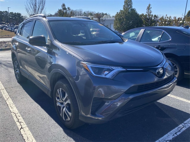2018 Toyota RAV4 LE's photo