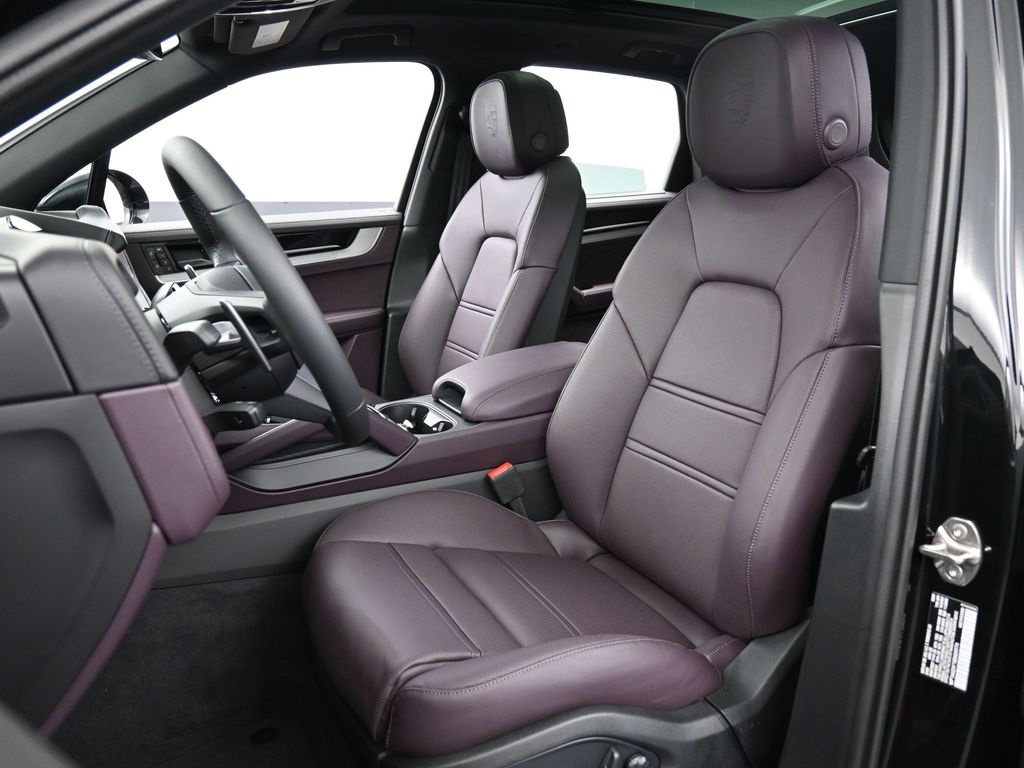 2025 Porsche Cayenne photo 4