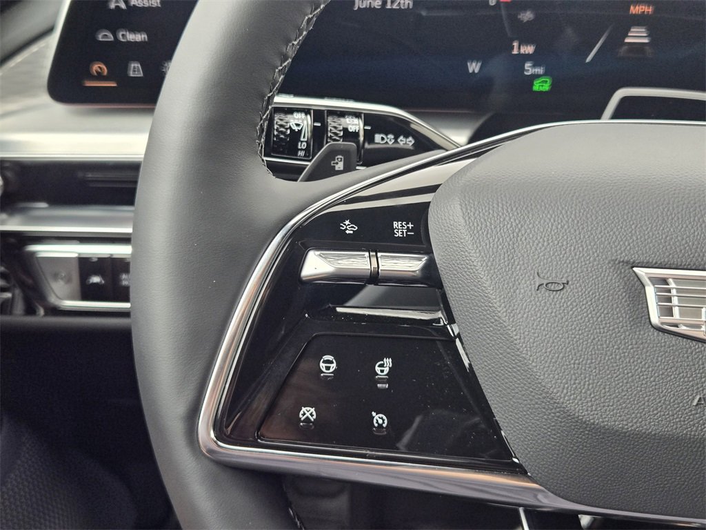 2025 Cadillac Lyriq Luxury photo 26
