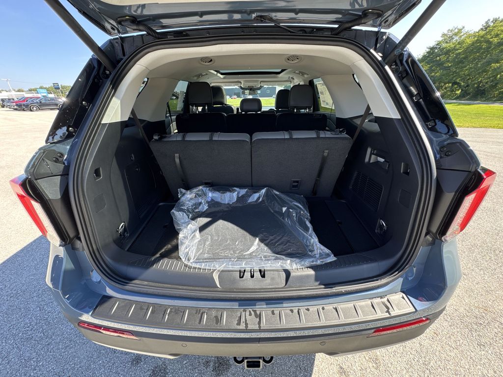 2025 Ford Explorer photo 21