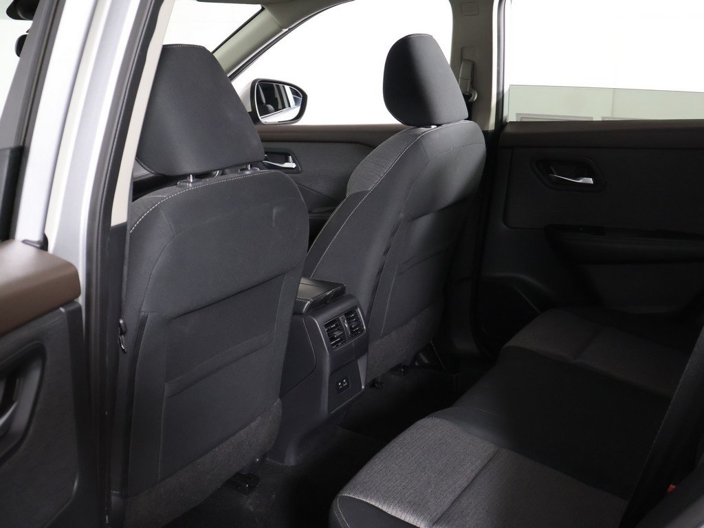 2022 Nissan Rogue SV photo 21
