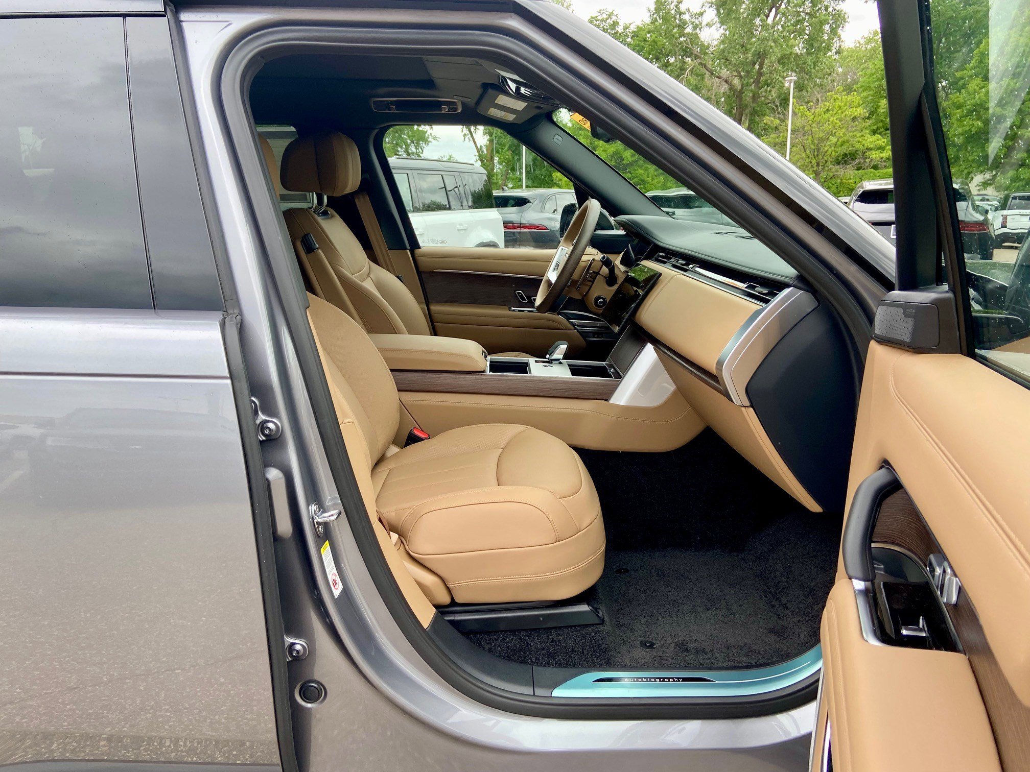 2025 Land Rover Range Rover Autobiography photo 3