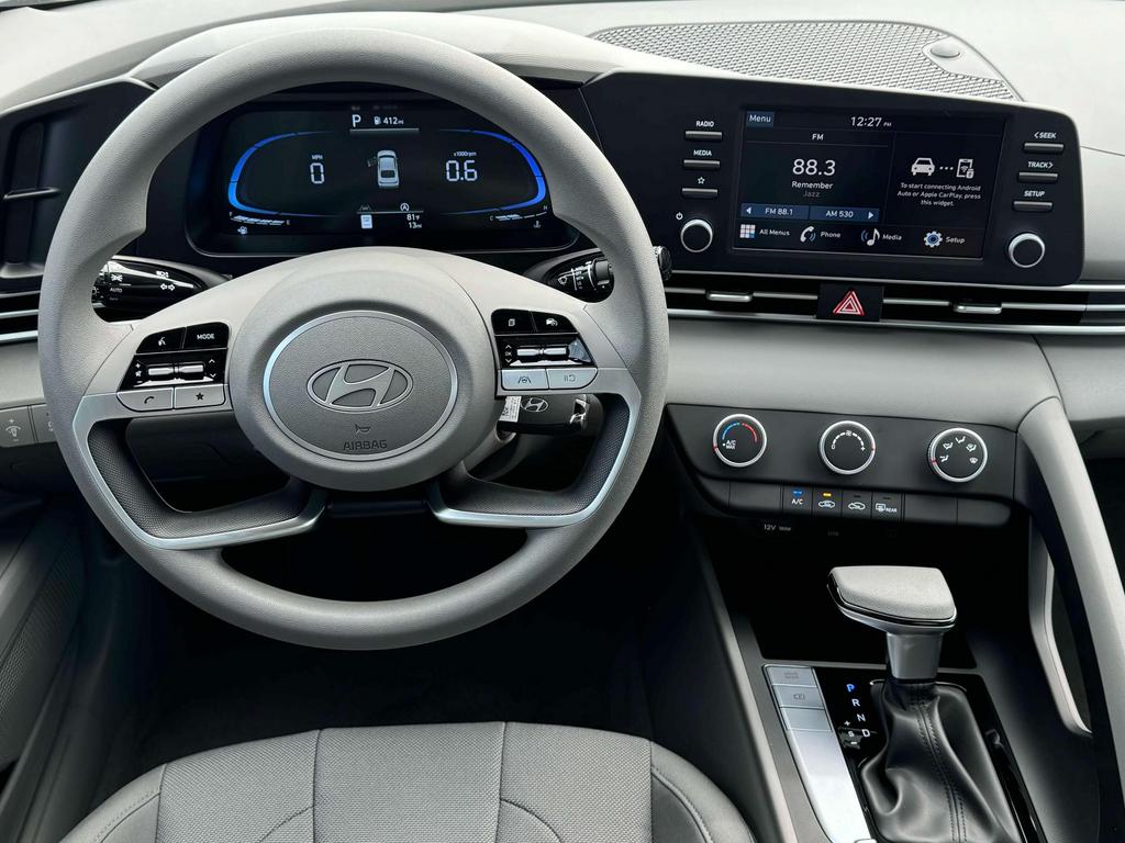 2025 Hyundai Elantra SE photo 16