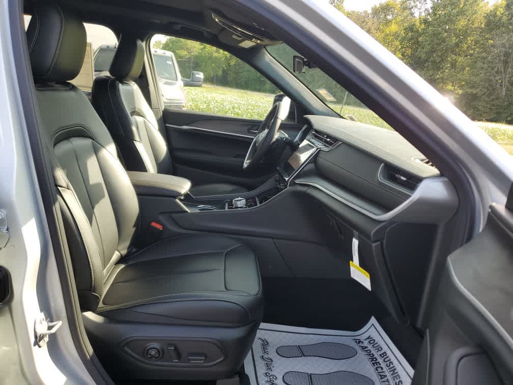 2025 Jeep Grand Cherokee Limited photo 24