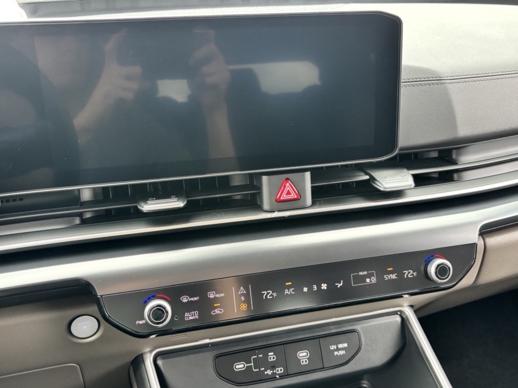 2026 Kia Carnival LXS photo 5