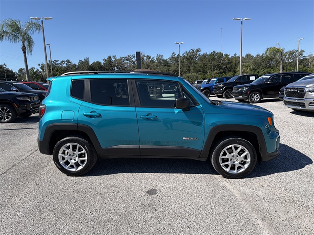 2022 Jeep Renegade Latitude photo 2