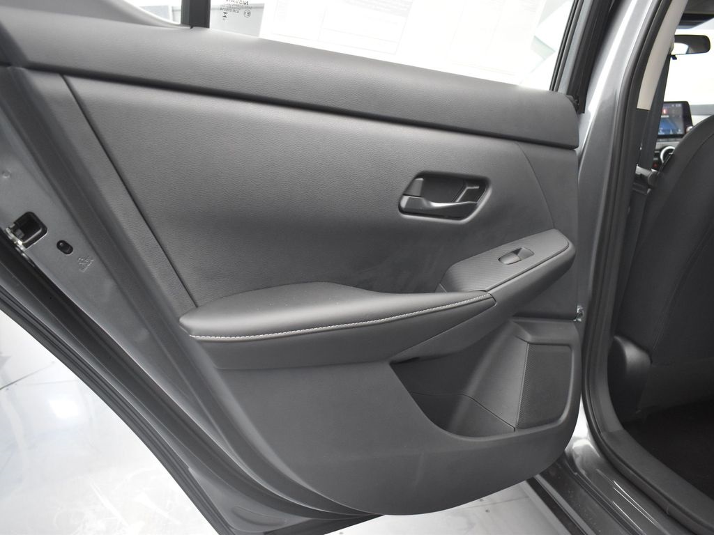 2025 Nissan Sentra SV photo 14