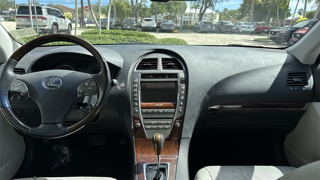 2011 Lexus ES 350 photo 13