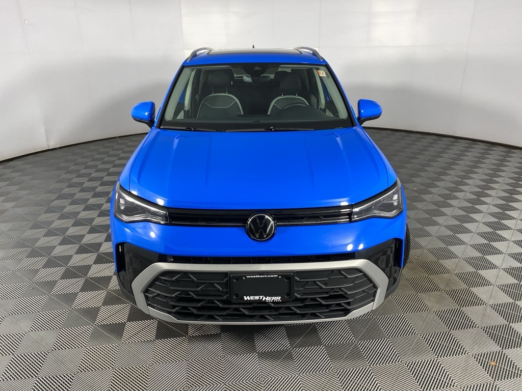 2025 Volkswagen Taos SE photo 3