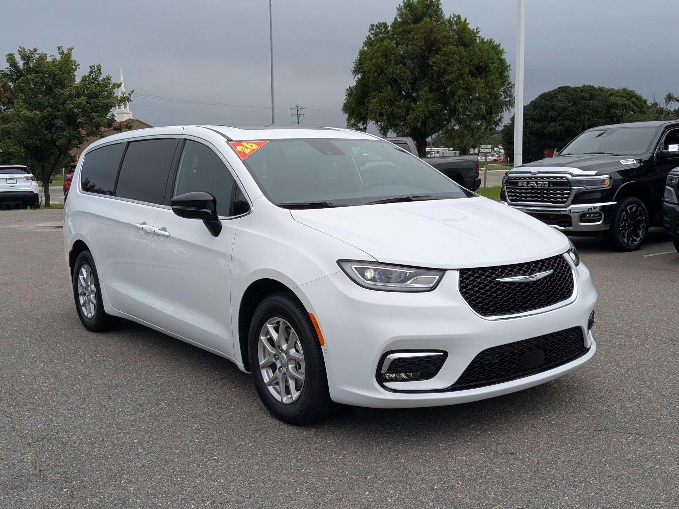 2026 Chrysler Pacifica photo 3