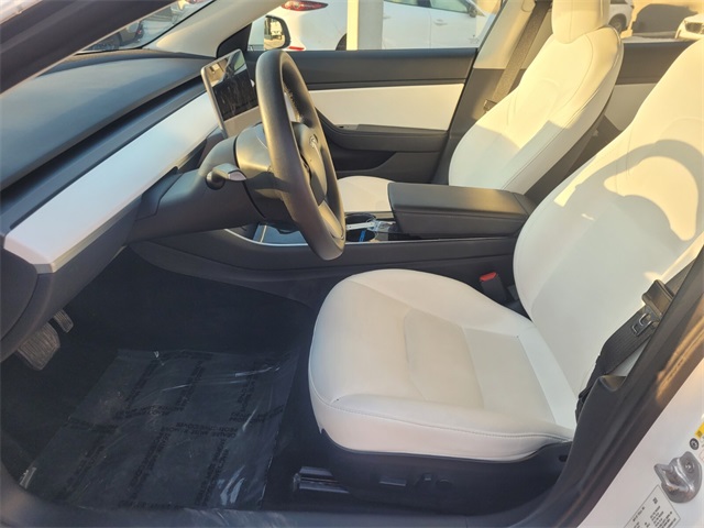 2020 Tesla Model 3 Standard Range Plus photo 2