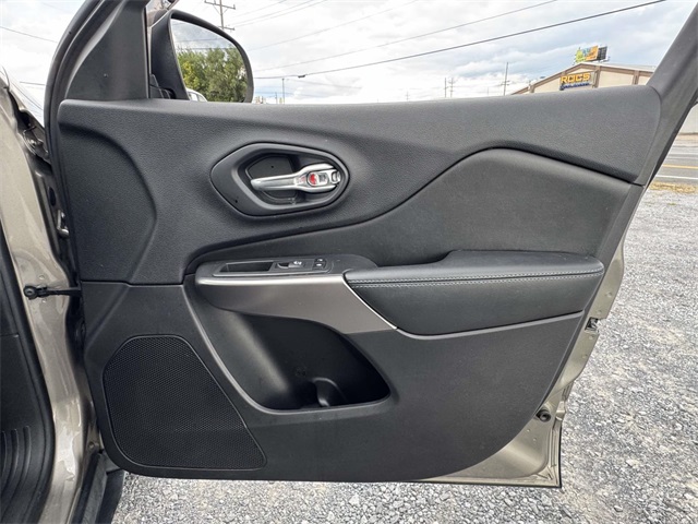2019 Jeep Cherokee Latitude photo 12