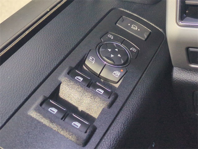 2021 Ford F-350 Lariat photo 24