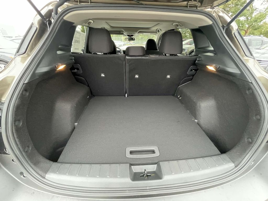 2026 Nissan Kicks SV photo 4