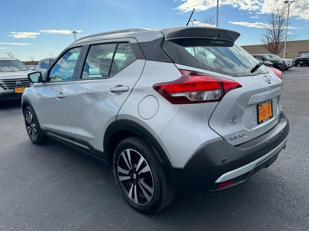 2020 Nissan Kicks SR photo 4