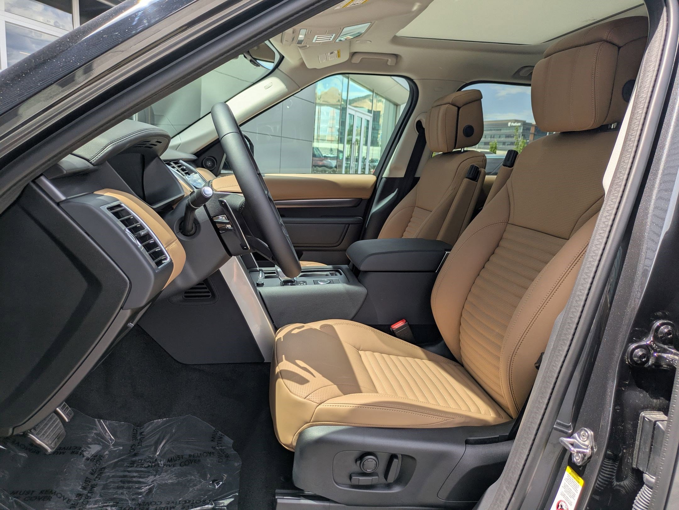 2025 Land Rover Discovery Metropolitan Edition photo 9