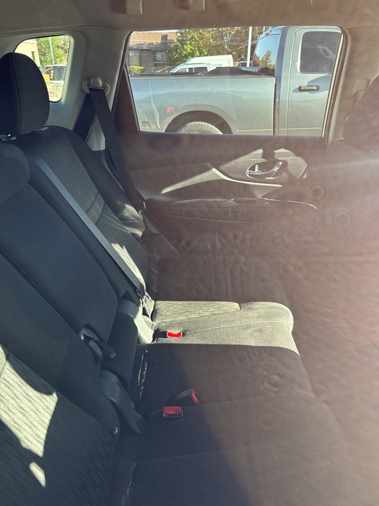 2017 Nissan Rogue SV photo 8