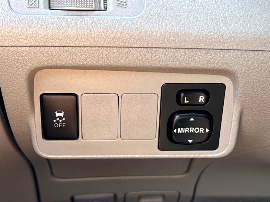 2013 Toyota Corolla LE photo 19