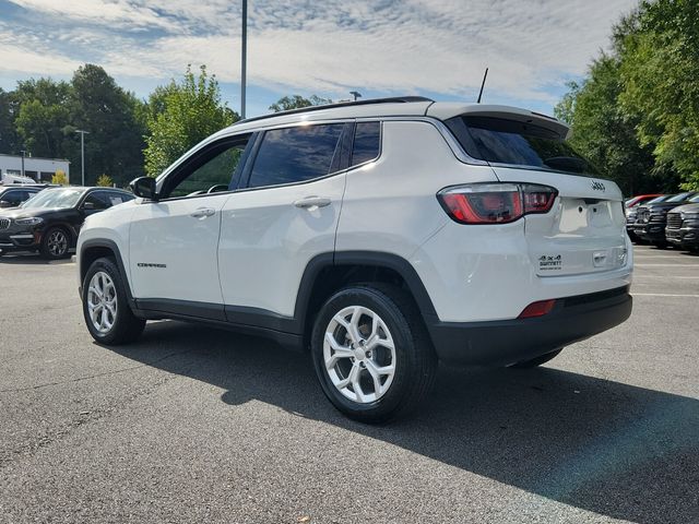 2024 Jeep Compass Latitude photo 2