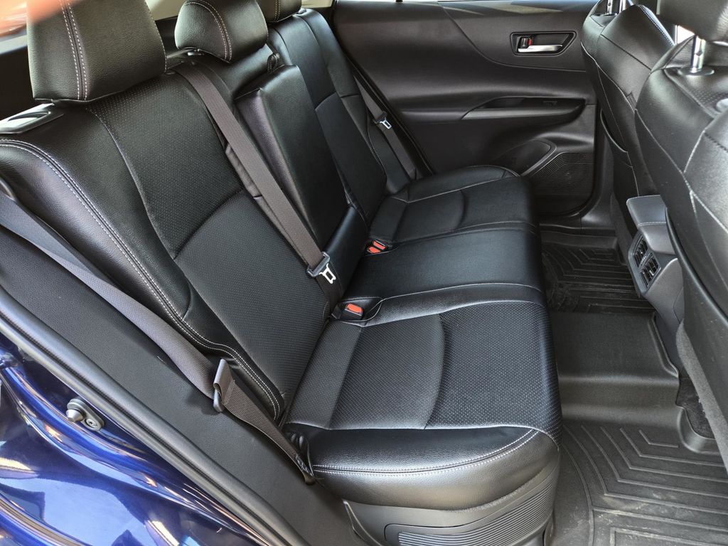 2023 Toyota Venza LE photo 23