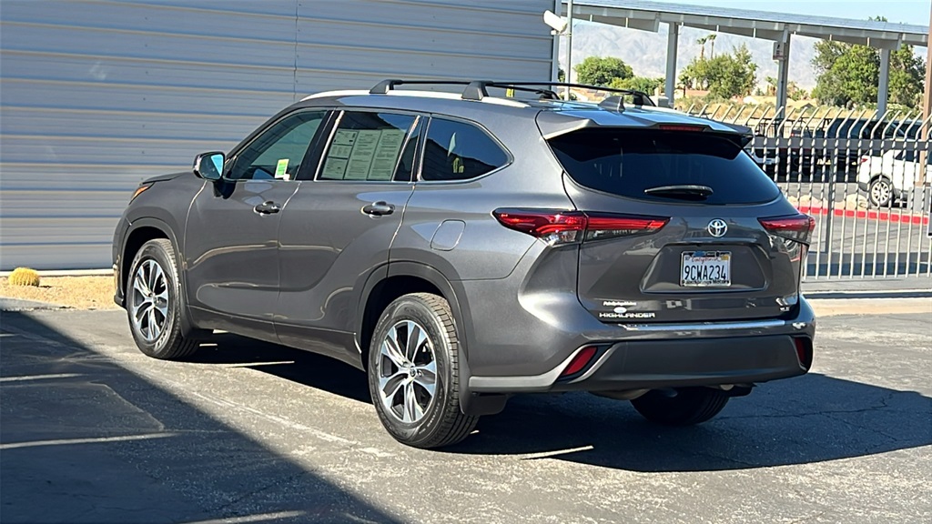 2022 Toyota Highlander XLE photo 5