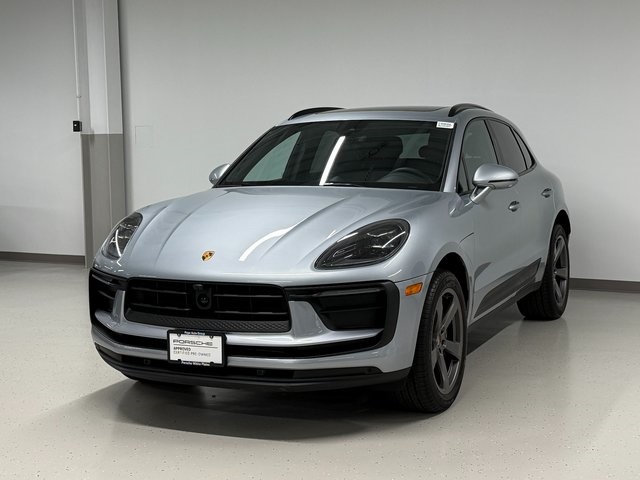 2025 Porsche Macan Base's photo