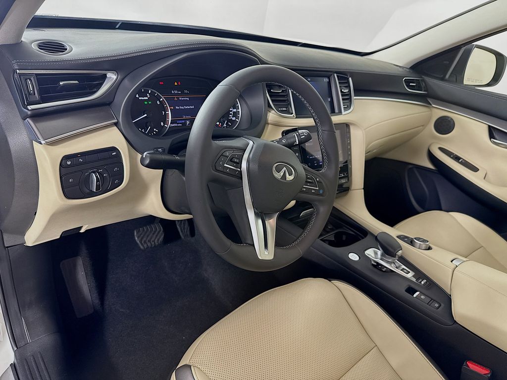2022 Infiniti QX50 Luxe photo 7