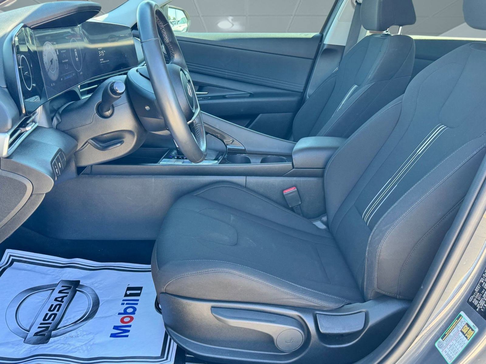 2025 Hyundai Elantra SEL Convenience photo 4