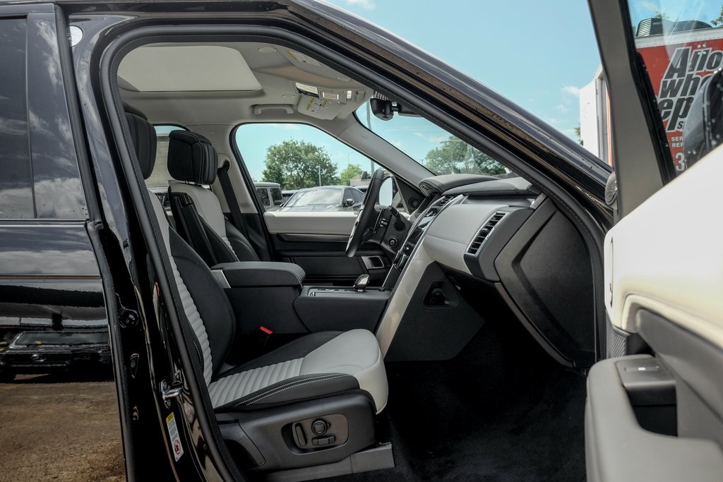 2025 Land Rover Discovery Metropolitan Edition photo 18