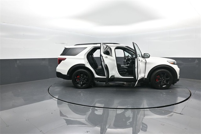 2022 Ford Explorer ST photo 36