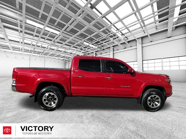 2017 Toyota Tacoma SR5 photo 2
