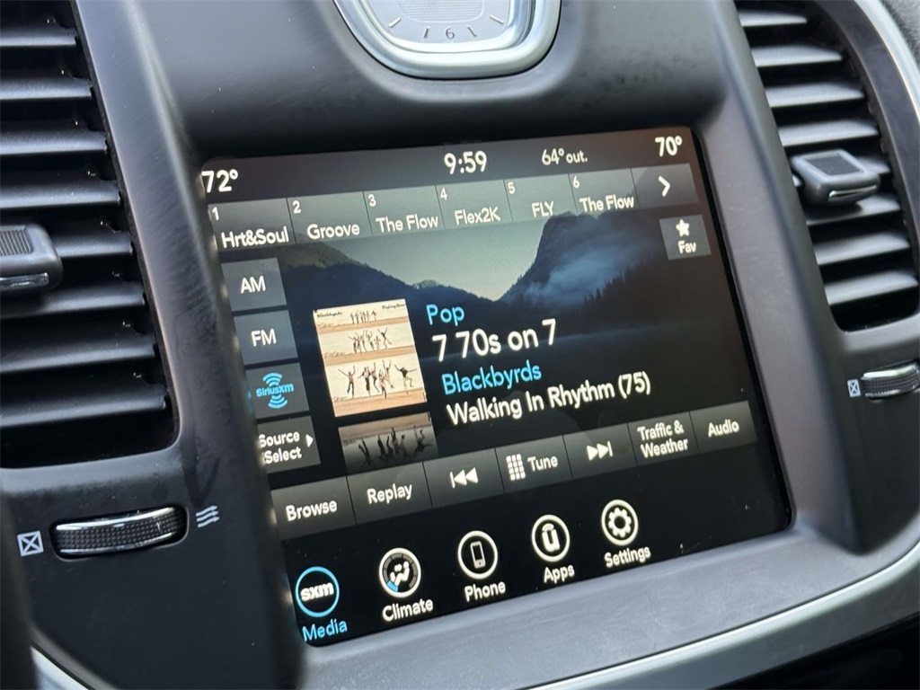 2023 Chrysler 300 Touring photo 3