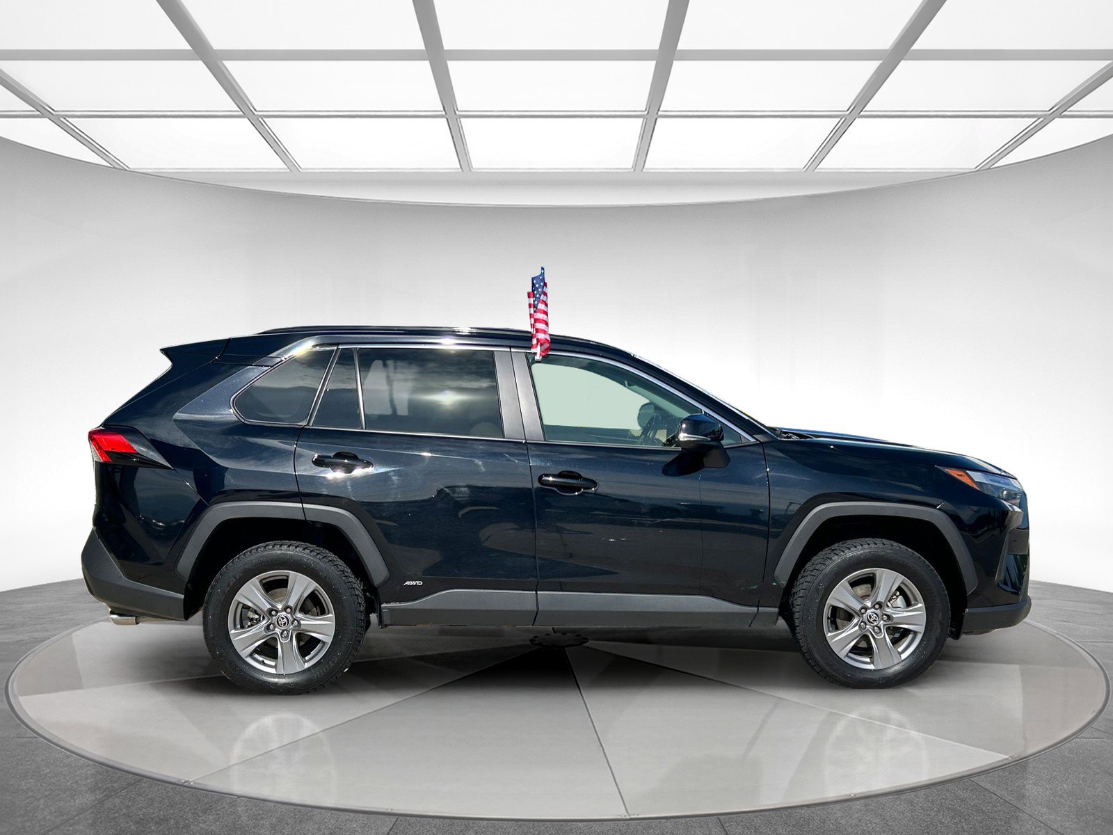 2022 Toyota RAV4 Hybrid XLE photo 6