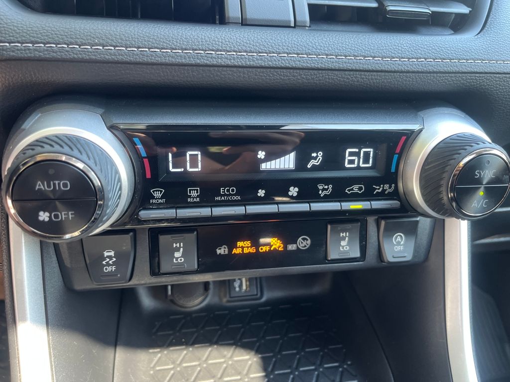 2024 Toyota RAV4 XLE photo 13