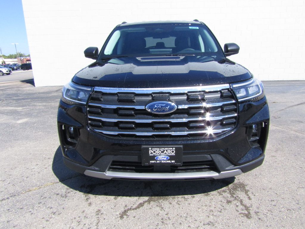 2025 Ford Explorer photo 3