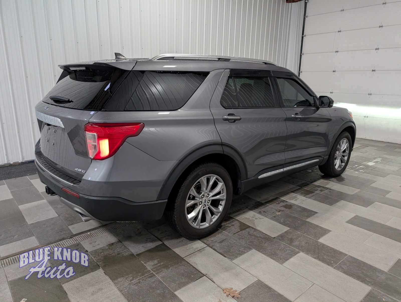 2023 Ford Explorer Limited photo 2