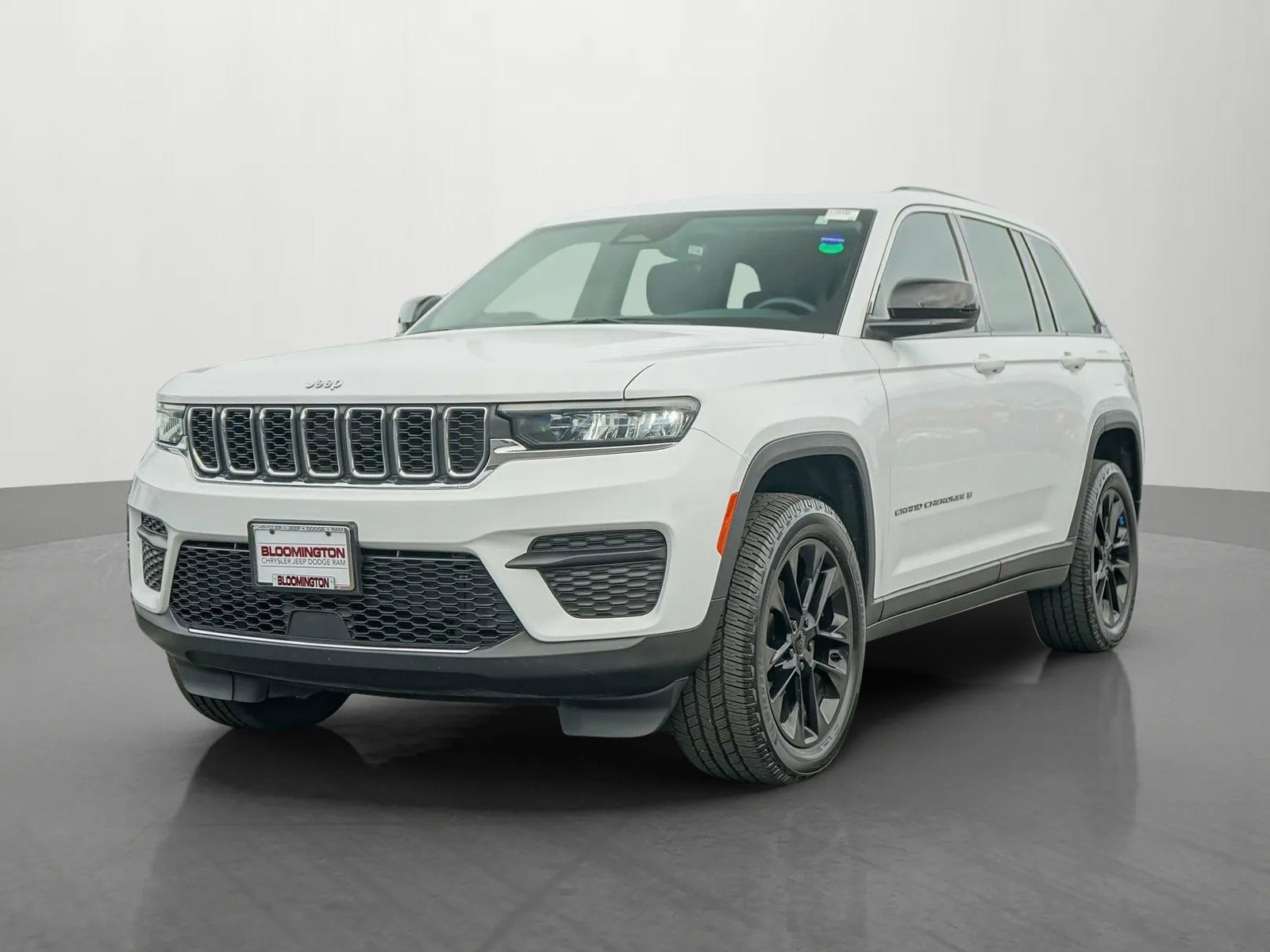 2022 Jeep Grand Cherokee Laredo photo 3