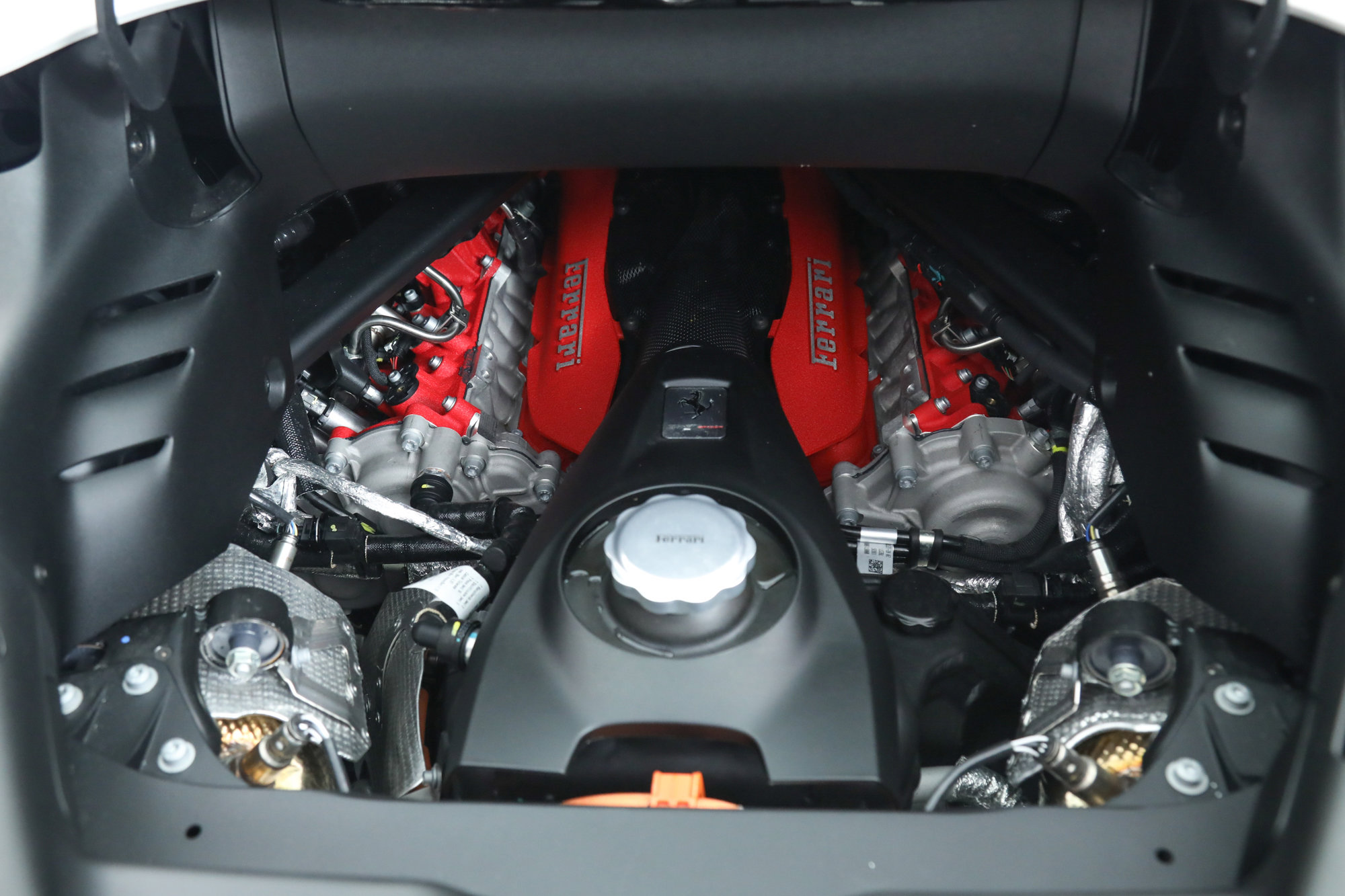 2024 Ferrari SF90 Spider photo 32