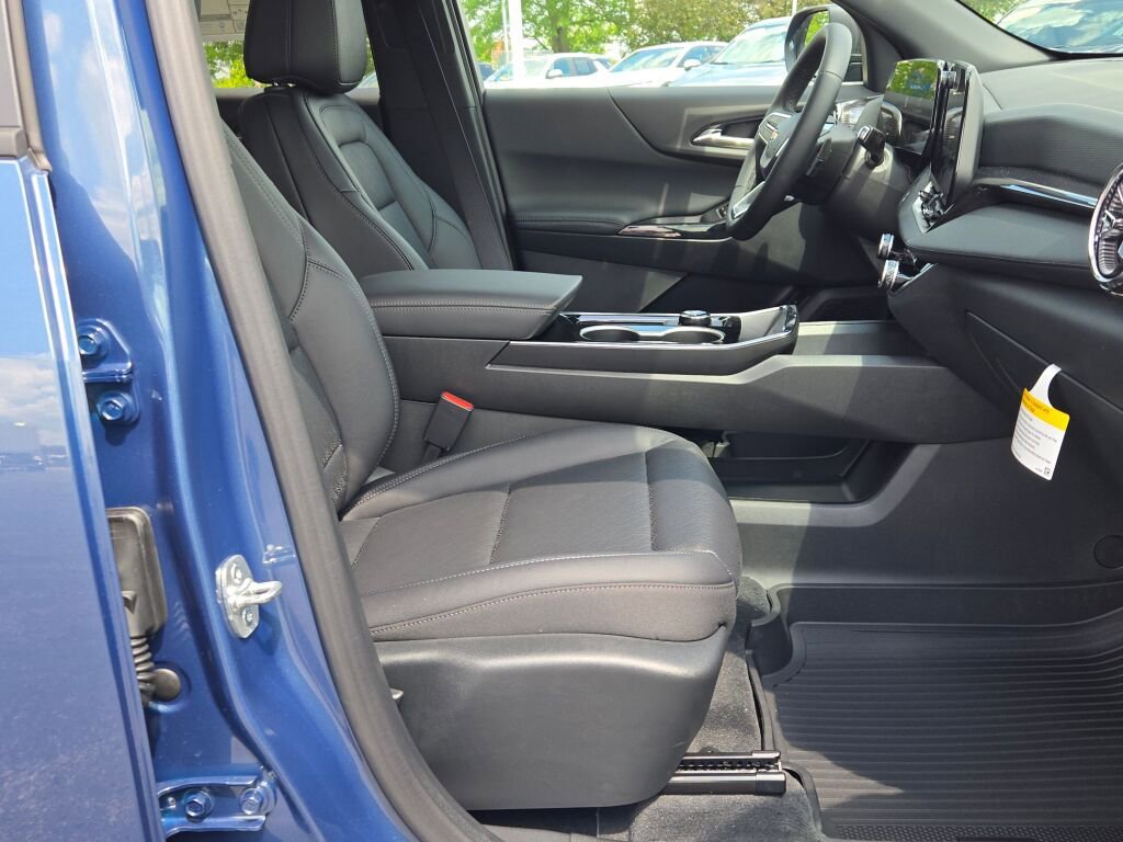 2026 Chevrolet Equinox LT photo 4