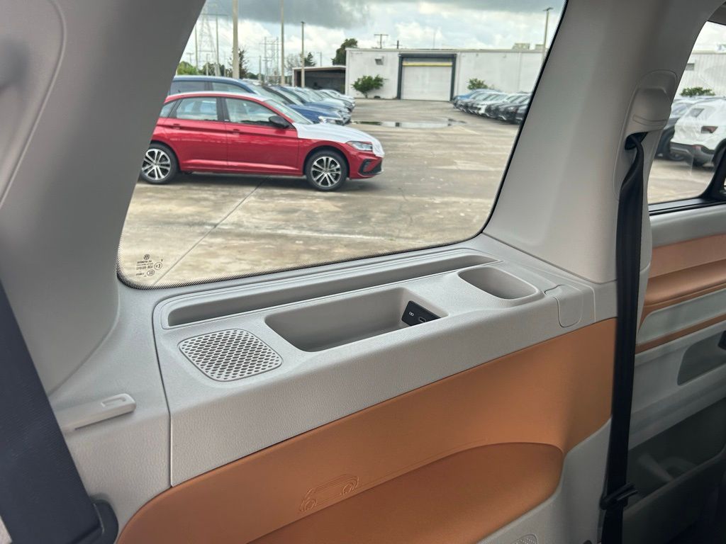 2025 Volkswagen ID. Buzz Pro Plus photo 47