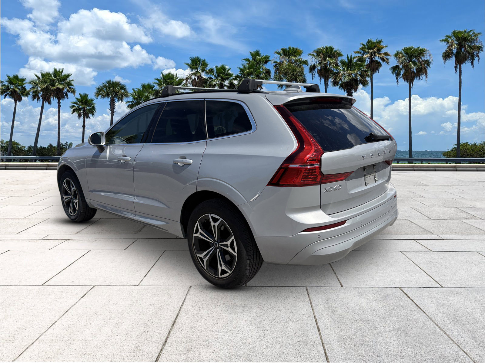 2022 Volvo XC60 Momentum photo 7