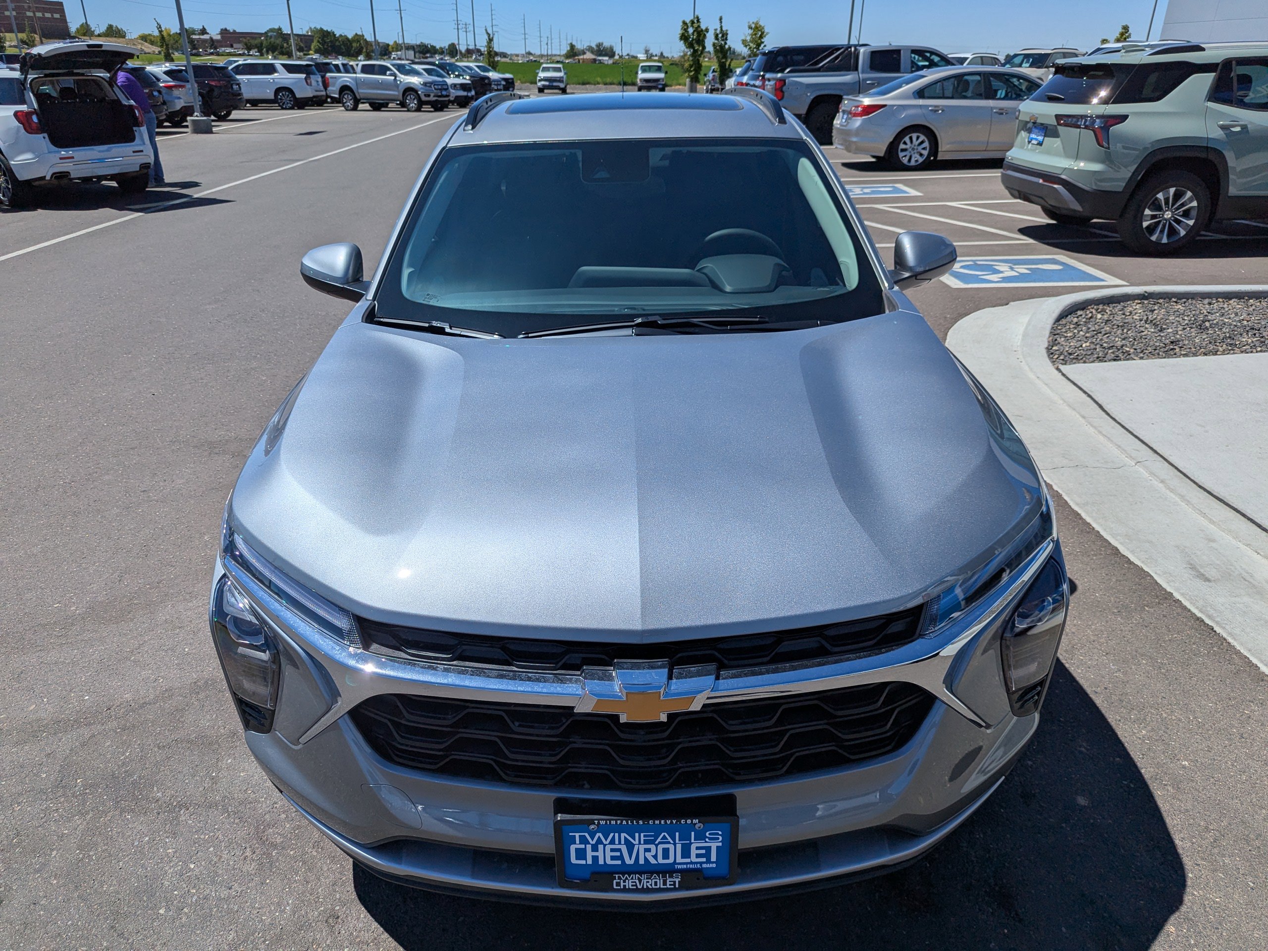 2025 Chevrolet Trax LT photo 4
