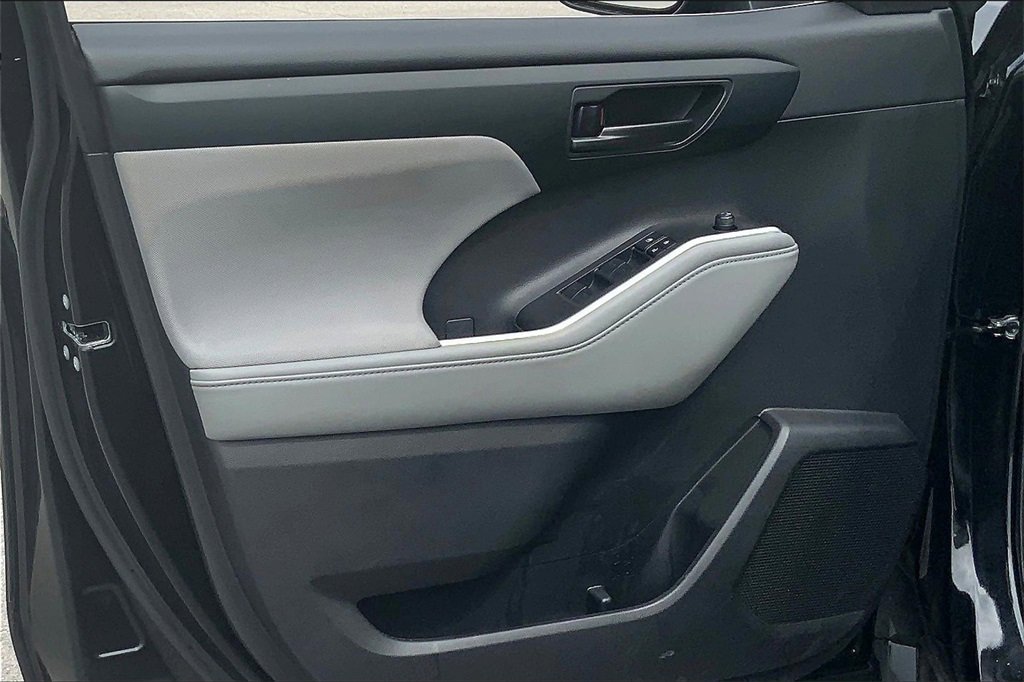 2024 Toyota Highlander LE photo 20