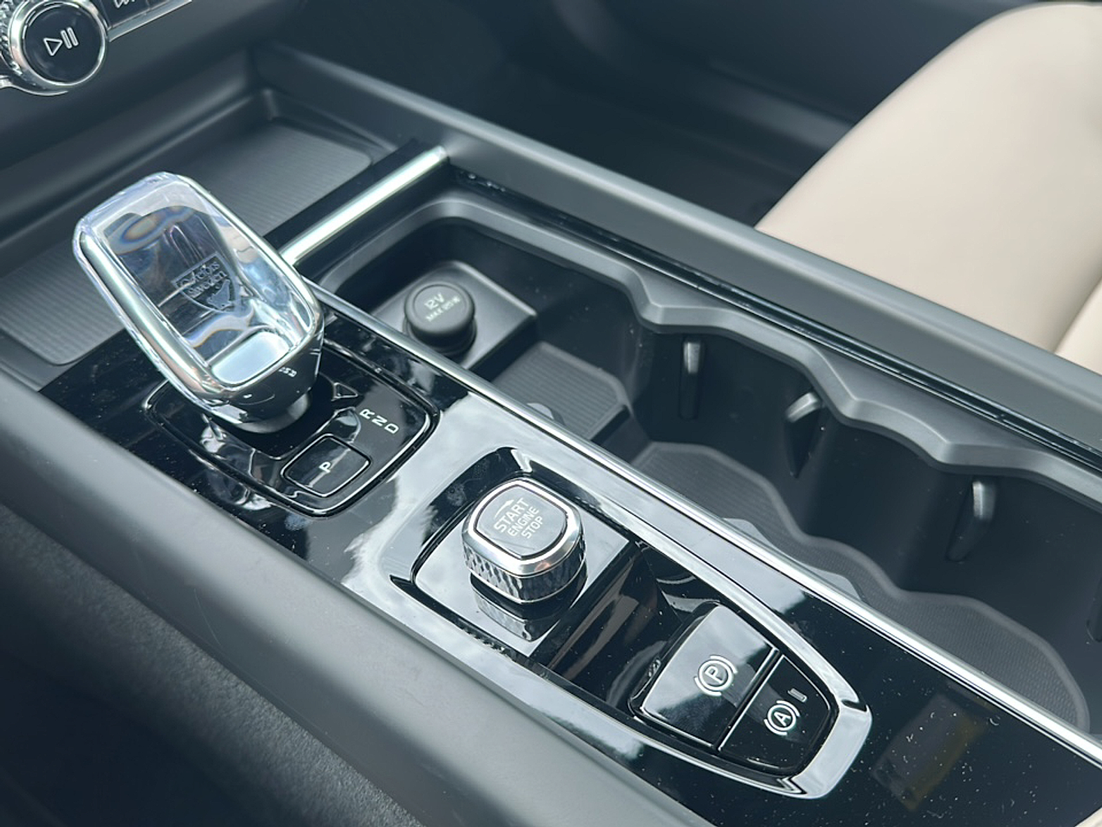 2026 Volvo XC60 B5 Plus photo 12