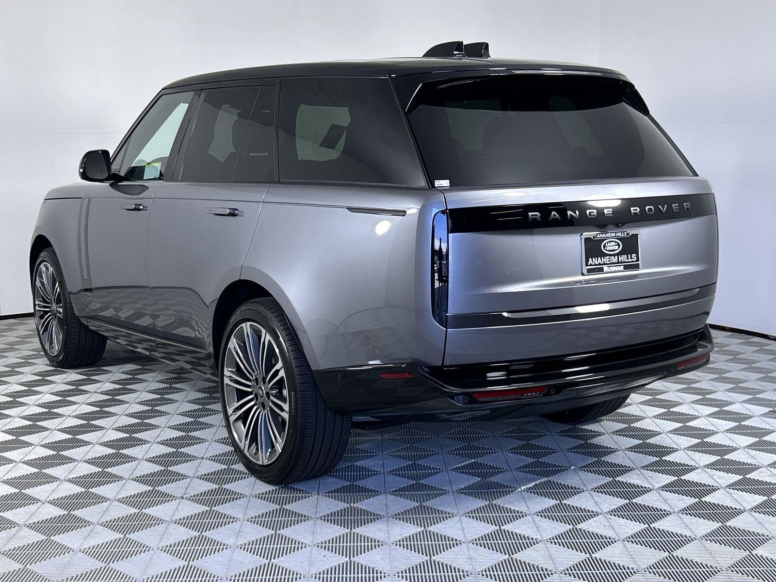 2025 Land Rover Range Rover SE photo 2