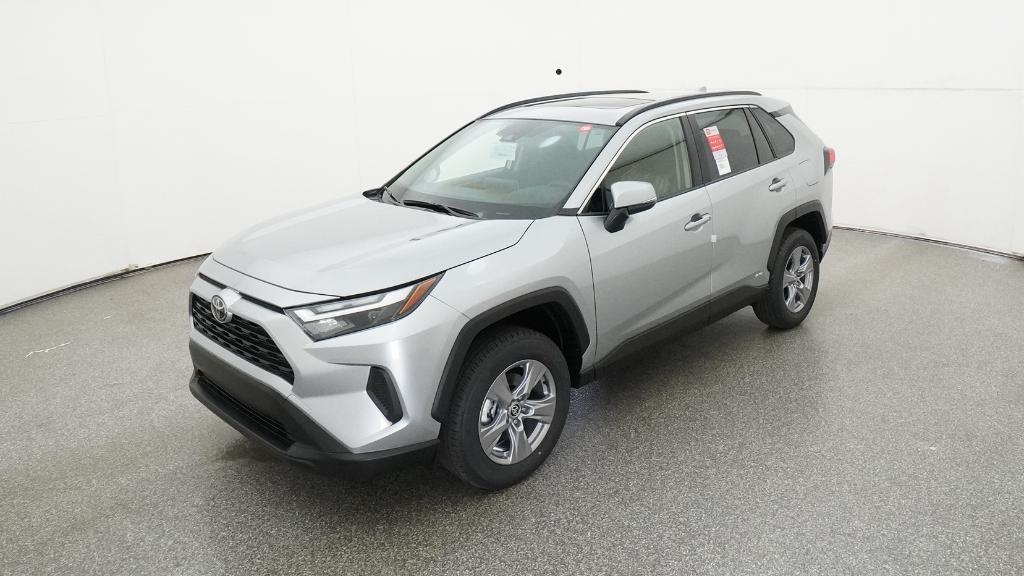 2025 Toyota RAV4 XLE's photo